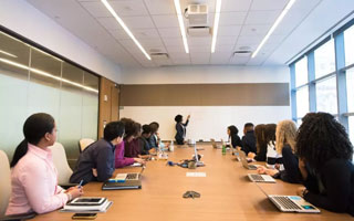 70％視頻會(huì)議將在小型會(huì)議室進(jìn)行，你的會(huì)議室需要改造了！